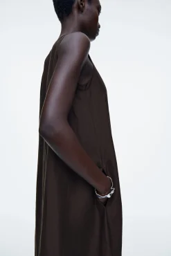 COS Klänningar & Jumpsuits | Occasionwear*A-LINJESKUREN MAXIKLÄNNING I LINNEBLANDNING