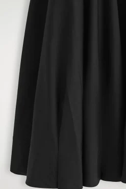 COS Klänningar & Jumpsuits | Nyheter*A-LINJESKUREN MIDIKLÄNNING I BOMULL