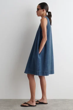 COS Nyheter | Utvald Denim*A-LINJESKUREN MINIKLÄNNING I DENIM