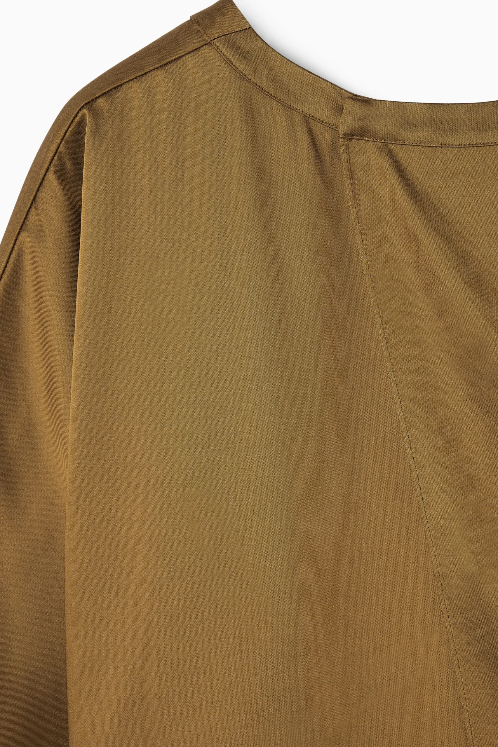 COS T-shirts | Toppar*ASYMMETRISK TOPP I SATIN