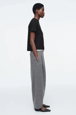 COS Byxor | Matchande Set*BOILEDWOOL BARRELLEG TROUSERS