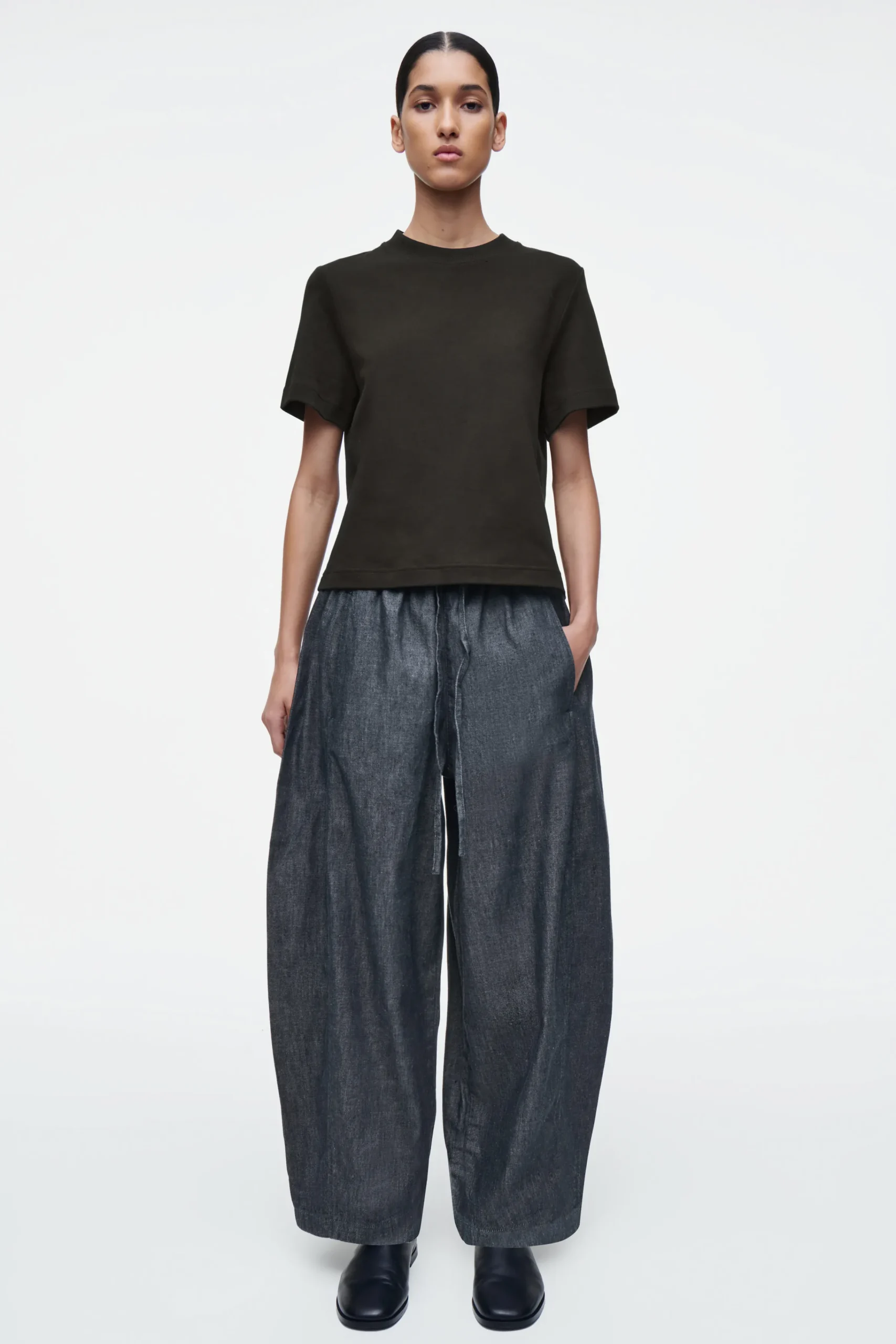 COS Byxor | Matchande Set*BYXOR I DENIM MED CYLINDERBEN OCH DRAGSKO