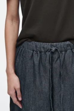 COS Byxor | Matchande Set*BYXOR I DENIM MED CYLINDERBEN OCH DRAGSKO