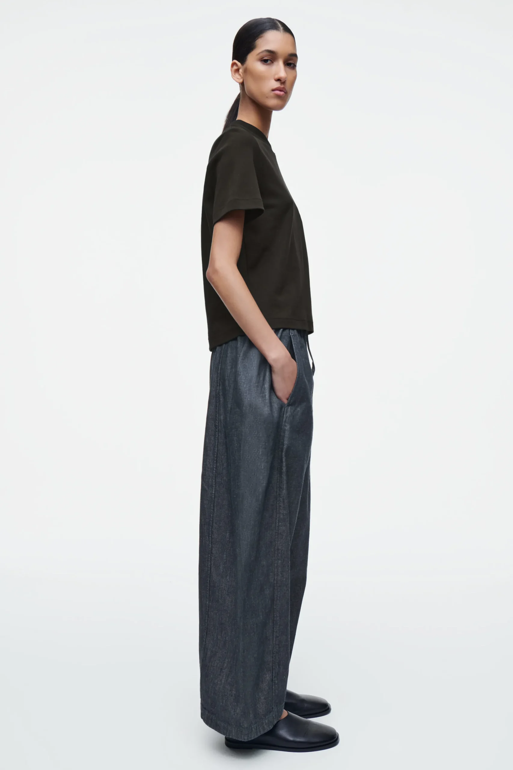 COS Byxor | Matchande Set*BYXOR I DENIM MED CYLINDERBEN OCH DRAGSKO
