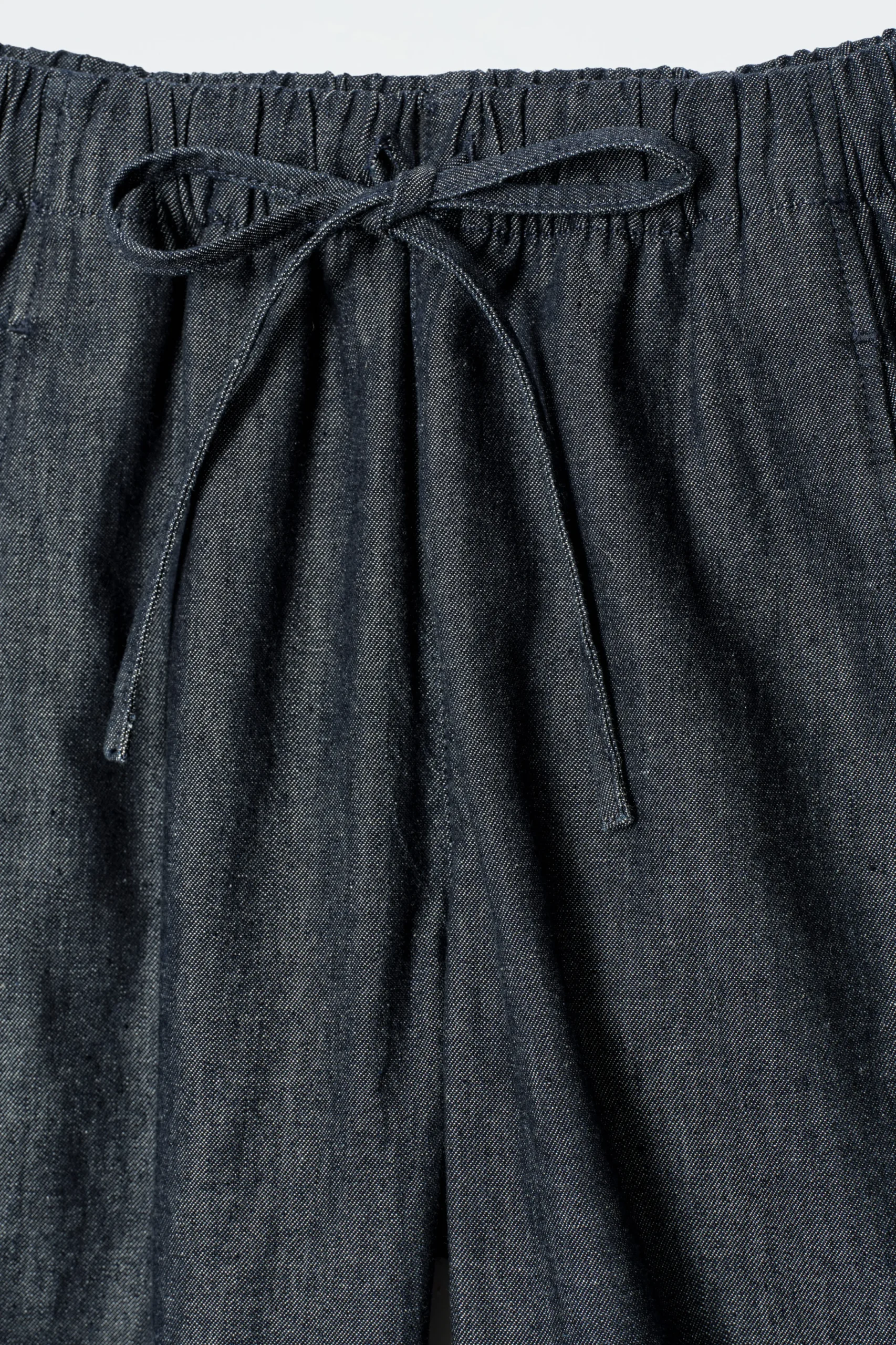 COS Byxor | Matchande Set*BYXOR I DENIM MED CYLINDERBEN OCH DRAGSKO