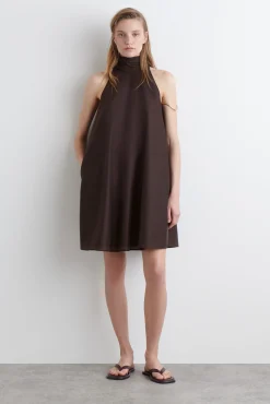 COS Klänningar & Jumpsuits | Nyheter*DRAPERAD MINIKLÄNNING MED HALTERNECK