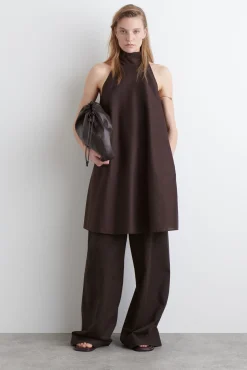 COS Klänningar & Jumpsuits | Nyheter*DRAPERAD MINIKLÄNNING MED HALTERNECK
