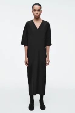 COS Klänningar & Jumpsuits | Occasionwear*DRAPERAD SIDENKLÄNNING