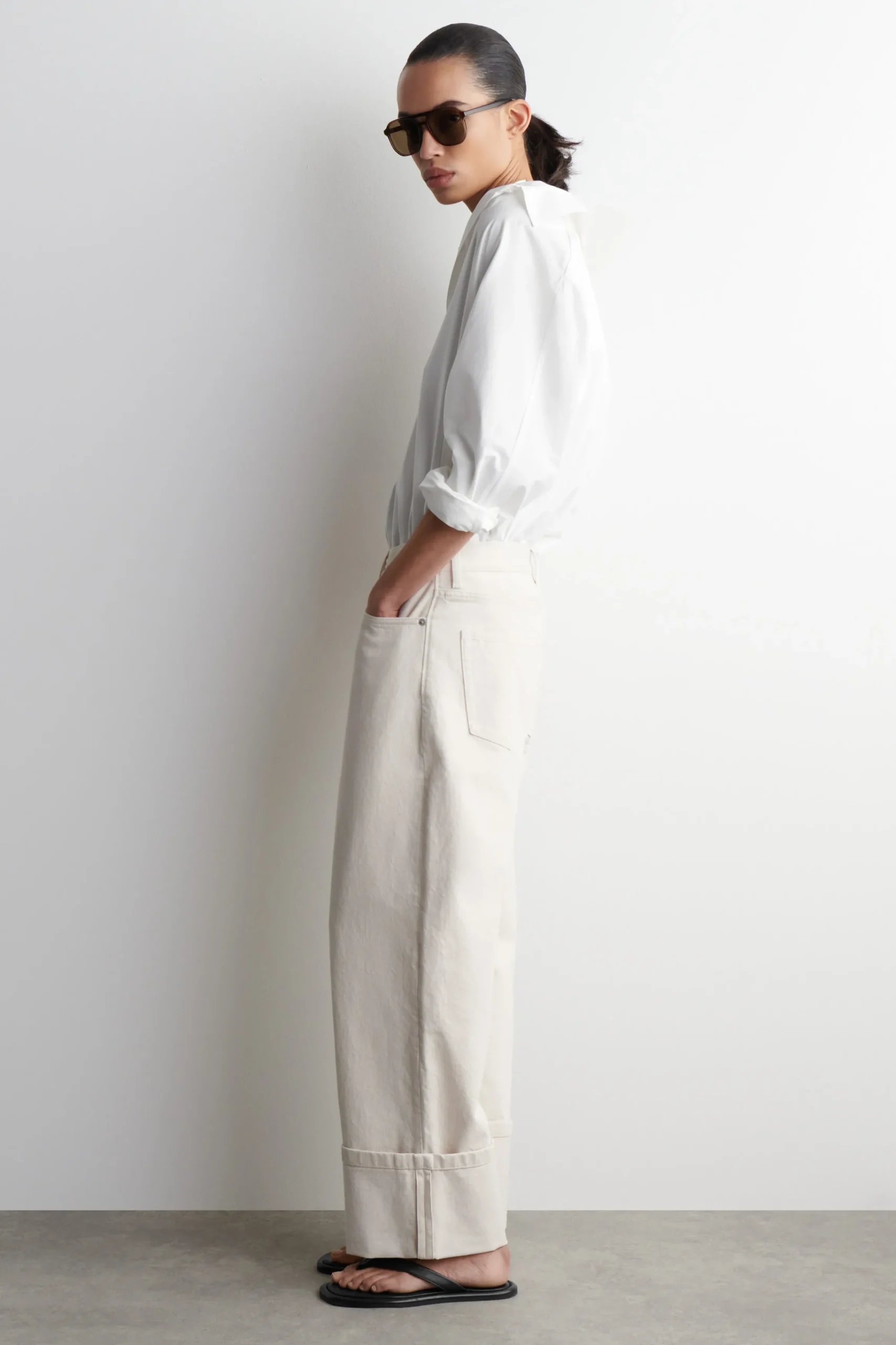 COS Jeans | Byxor*FACADE JEANS MED UPPVIKT FÅLL & LEDIG PASSFORM