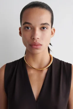 COS Smycken | Nyheter*HALSBAND MED VÄLVD DESIGN
