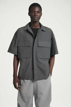 COS Skjortor*KORTÄRMAD OVERSIZE-SKJORTA I WORKERDESIGN