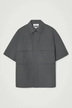 COS Skjortor*KORTÄRMAD OVERSIZE-SKJORTA I WORKERDESIGN