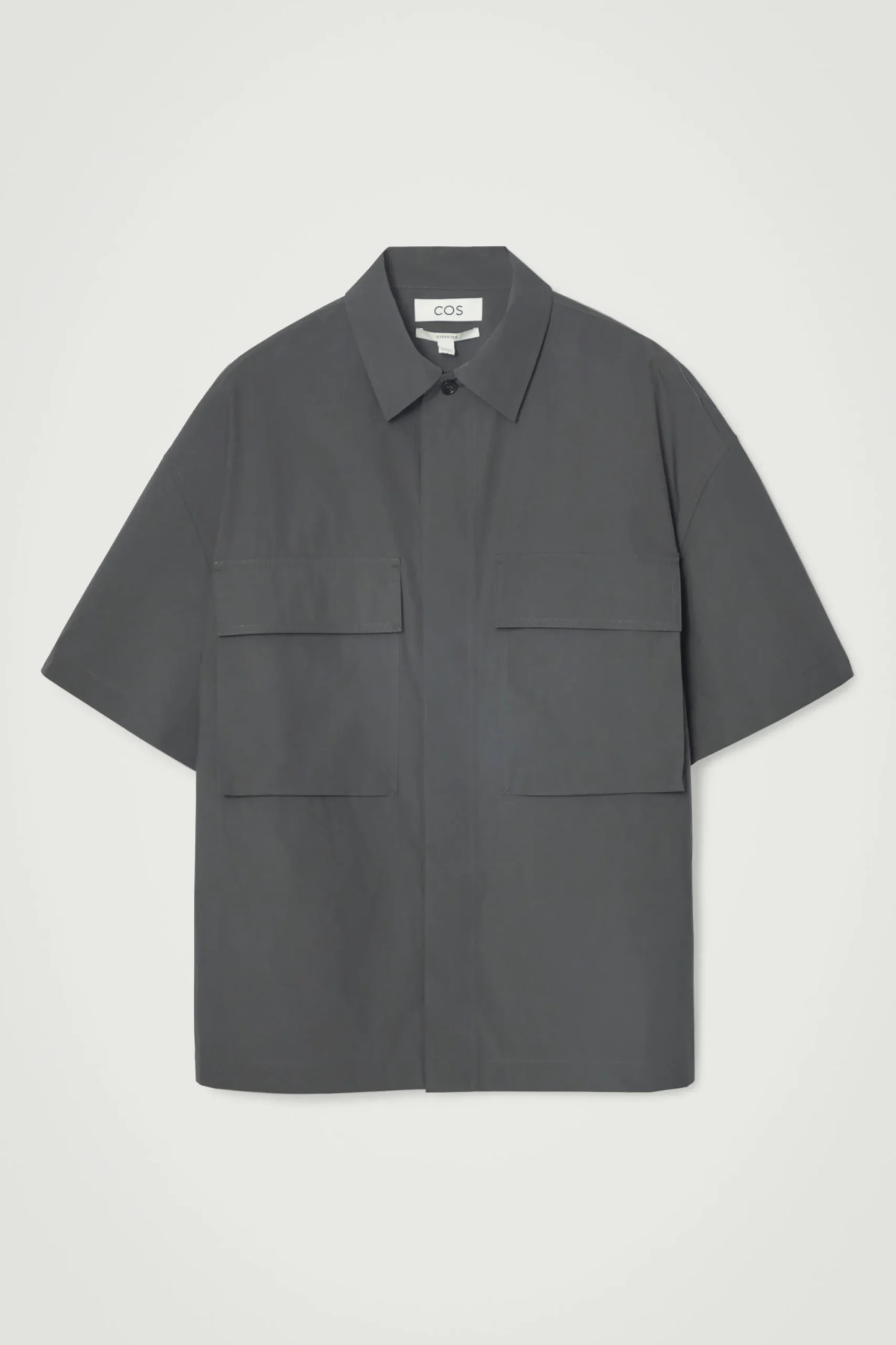 COS Skjortor*KORTÄRMAD OVERSIZE-SKJORTA I WORKERDESIGN