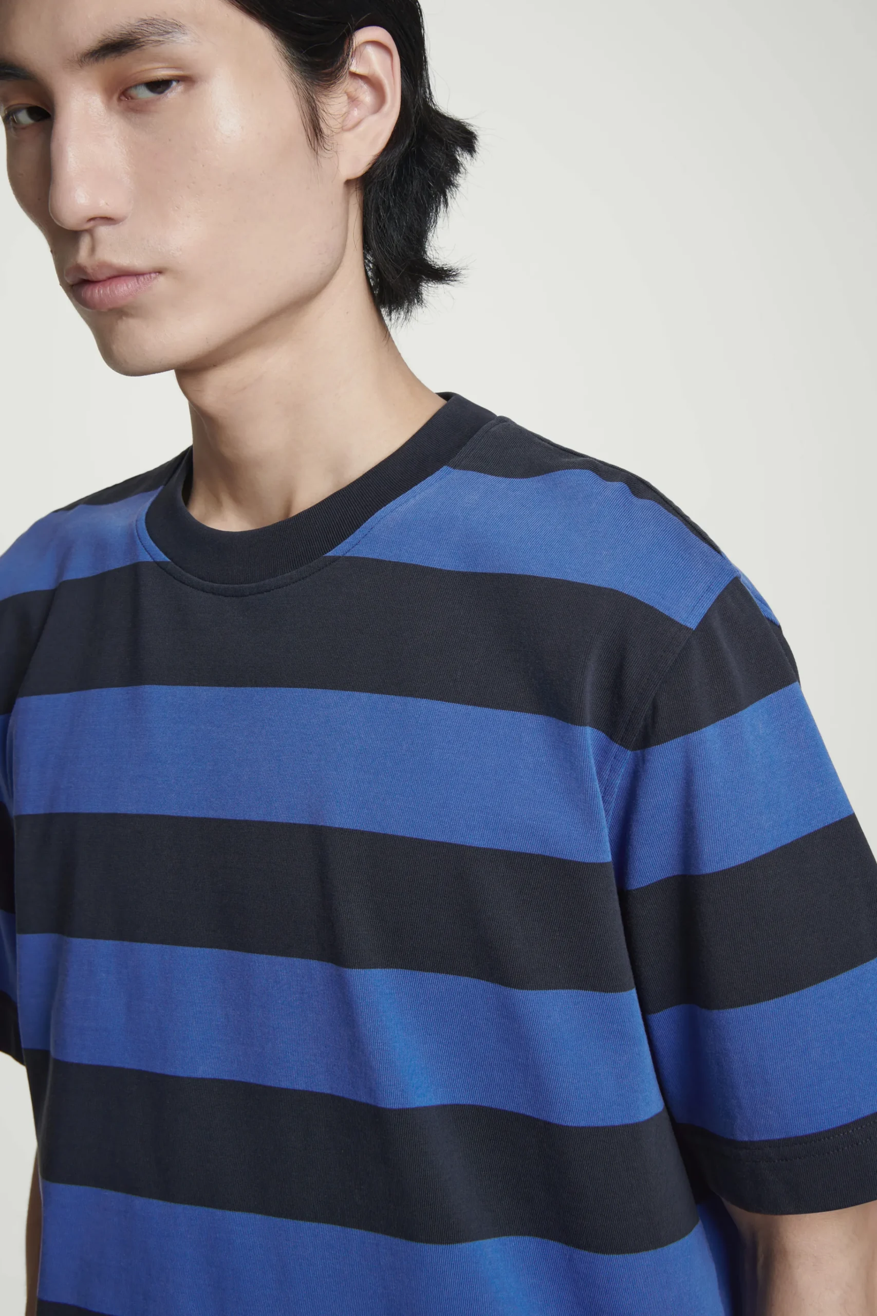 COS T-shirts*LEDIG T-SHIRT I RANDIG BOMULL