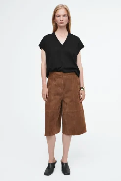 COS Shorts | Byxor*LÅNGA SHORTS I MOCKA