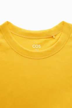 COS T-shirts*LÄTT T-SHIRT MED AVSLAPPNAD PASSFORM