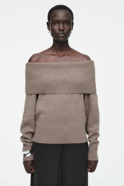 COS Stickat | Toppar*OFF-SHOULDER TRÖJA I MERINOULL