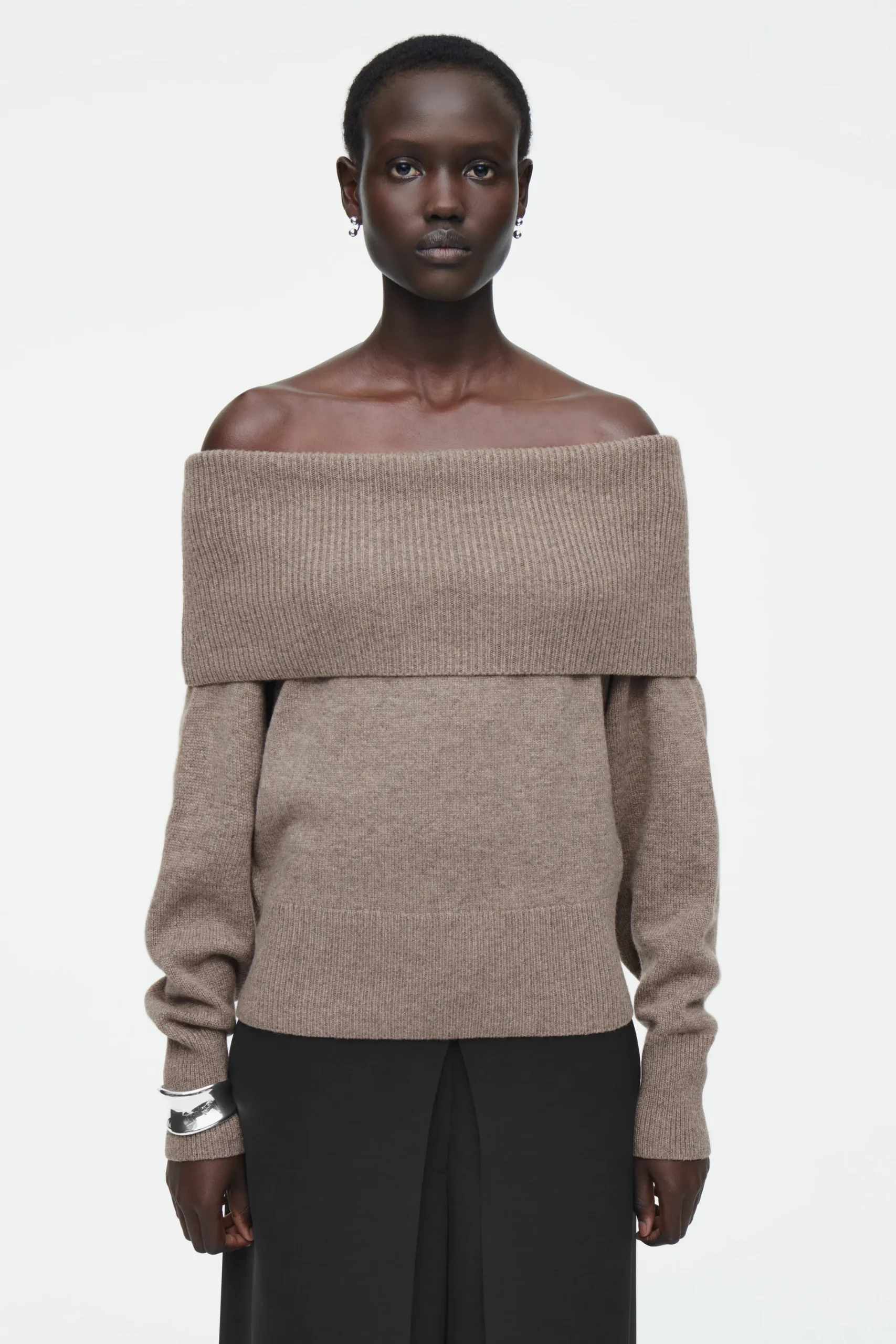 COS Stickat | Toppar*OFF-SHOULDER TRÖJA I MERINOULL