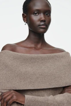 COS Stickat | Toppar*OFF-SHOULDER TRÖJA I MERINOULL