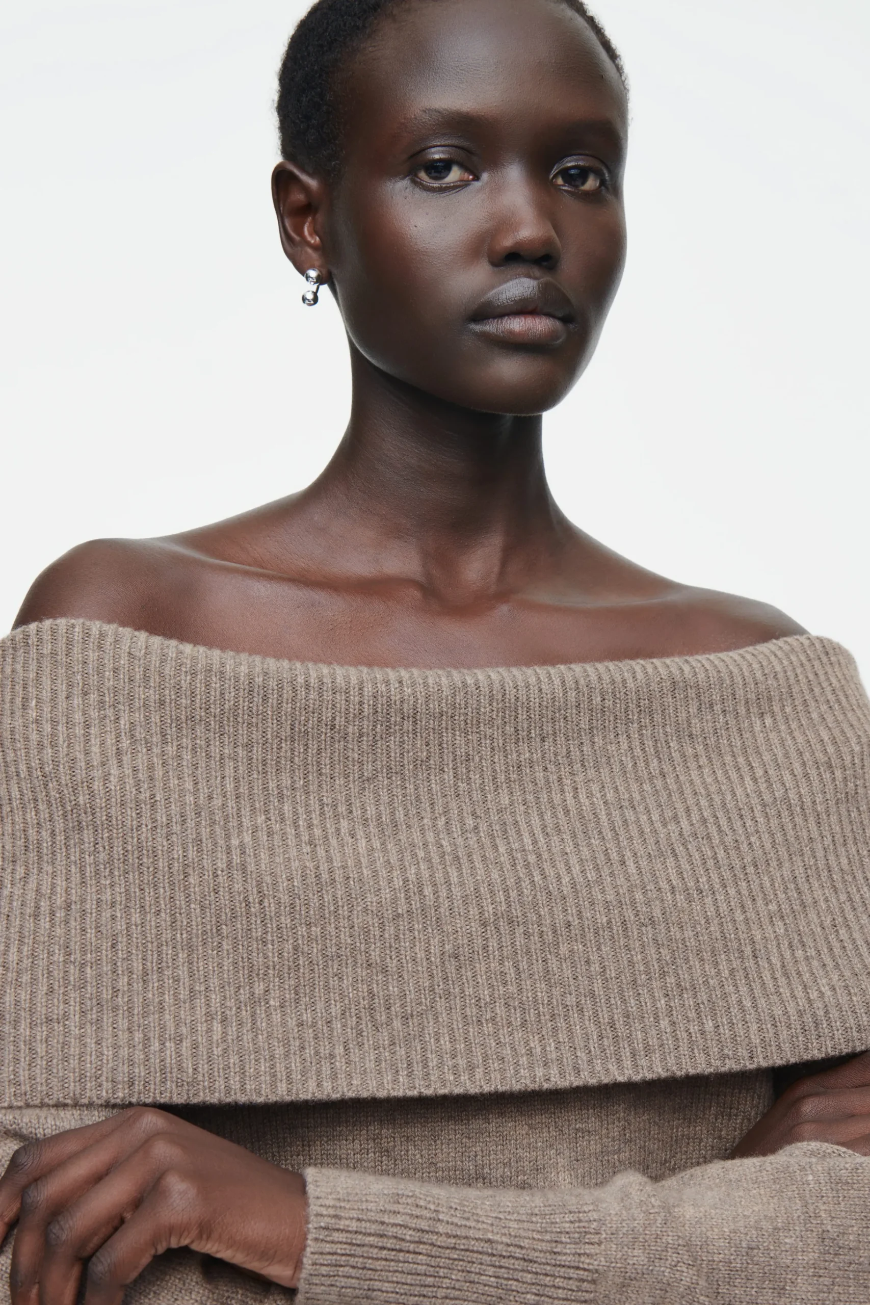 COS Stickat | Toppar*OFF-SHOULDER TRÖJA I MERINOULL