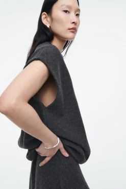 COS Stickat | Toppar*OVERSIZE-VÄST I KOKT ULL