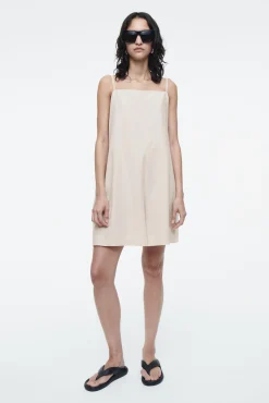 COS Byxor | Klänningar & Jumpsuits*PLAYSUIT MED RAKT SKUREN HALSRINGNING
