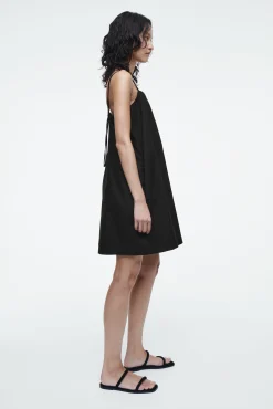 COS Byxor | Klänningar & Jumpsuits*PLAYSUIT MED RAKT SKUREN HALSRINGNING