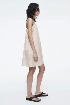 COS Byxor | Klänningar & Jumpsuits*PLAYSUIT MED RAKT SKUREN HALSRINGNING