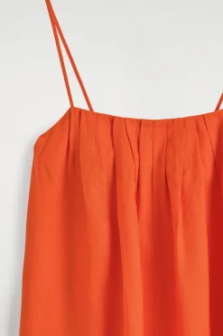 COS Klänningar & Jumpsuits | Nyheter*PLISSERAD MAXIKLÄNNING I LINNE