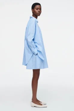 COS Klänningar & Jumpsuits*RANDIG SKJORTKLÄNNING MED UTSTÄLLD FÅLL