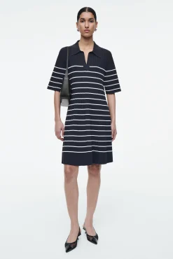 COS Stickat | Klänningar & Jumpsuits*RANDIG STICKAD MINI-POLOKLÄNNING