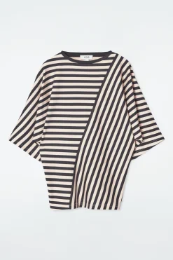 COS Toppar*RANDIG T-SHIRT MED PANELER & KLASSISK PASSFORM