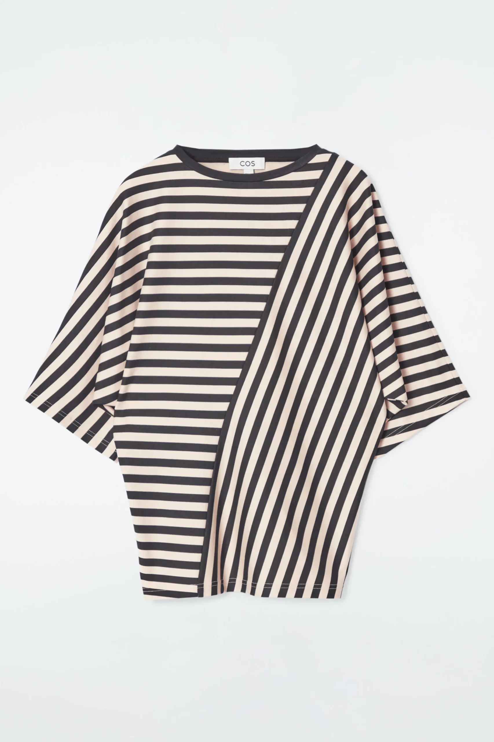 COS Toppar*RANDIG T-SHIRT MED PANELER & KLASSISK PASSFORM
