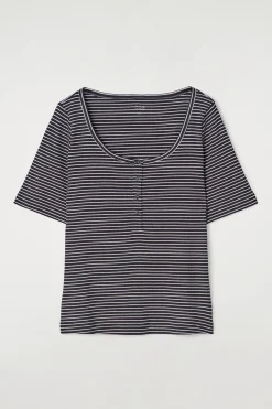 COS T-shirts | Toppar*RIBBAD HENLEY T-SHIRT