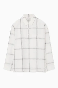 COS Linneplagg | Linnekollektionen*RUTIG OVERSIZE-SKJORTA MED HALV KNAPPSLÅ