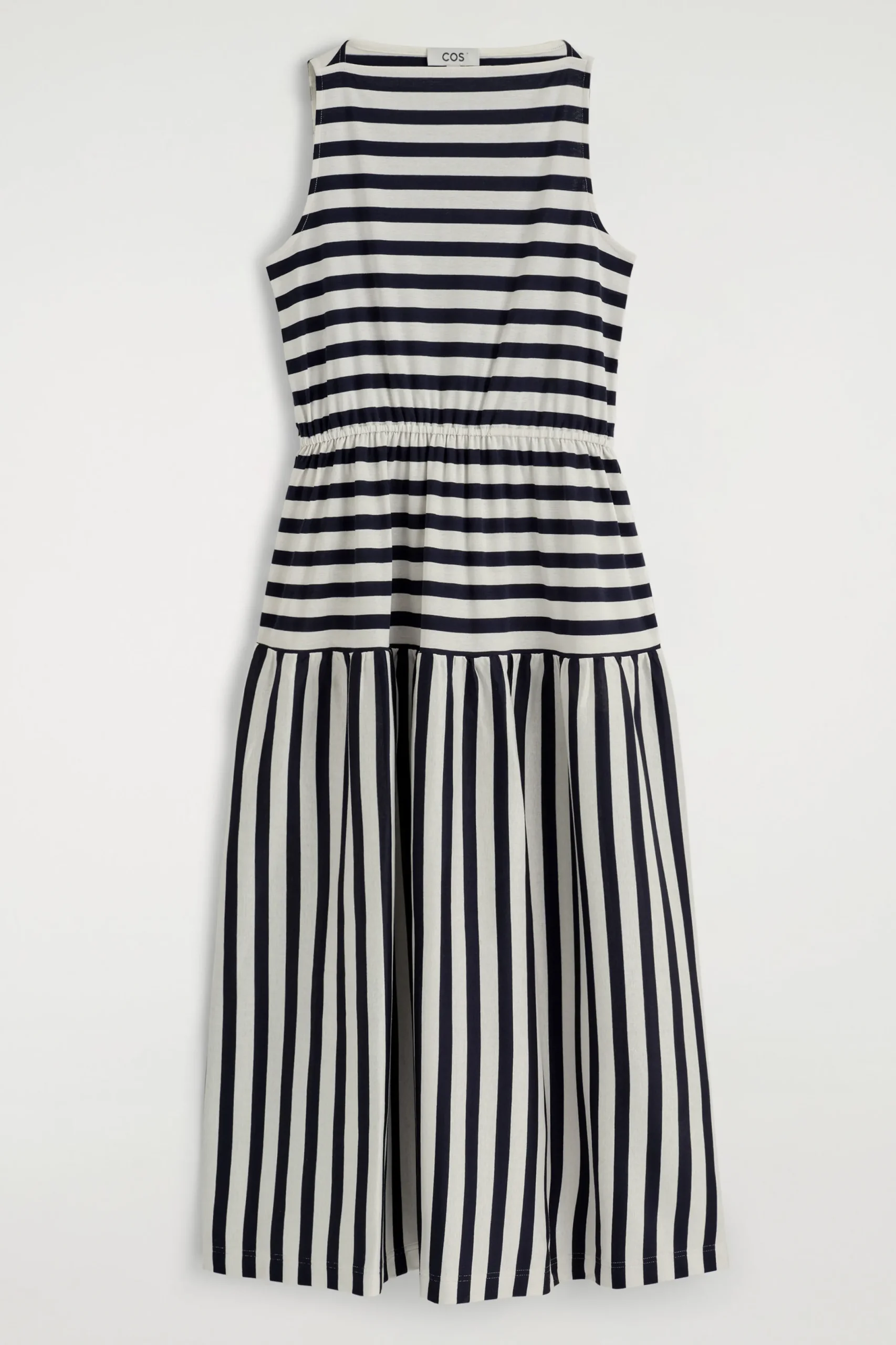COS Klänningar & Jumpsuits | Nyheter*RYNKAD MIDIKLÄNNING MED BÅTRINGNING