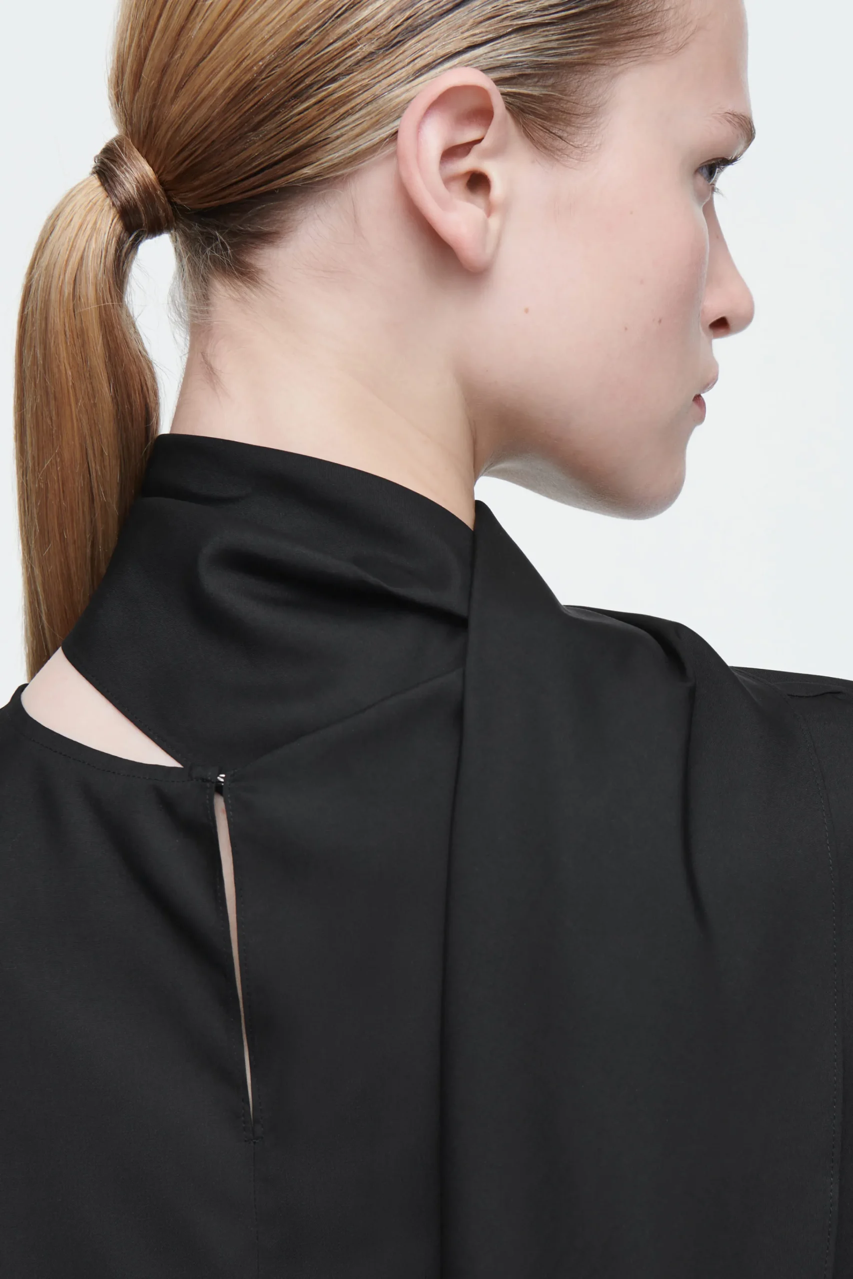 COS Skjortor & Blusar | Toppar*SILKESBLUS MED SCARF-DETALJ