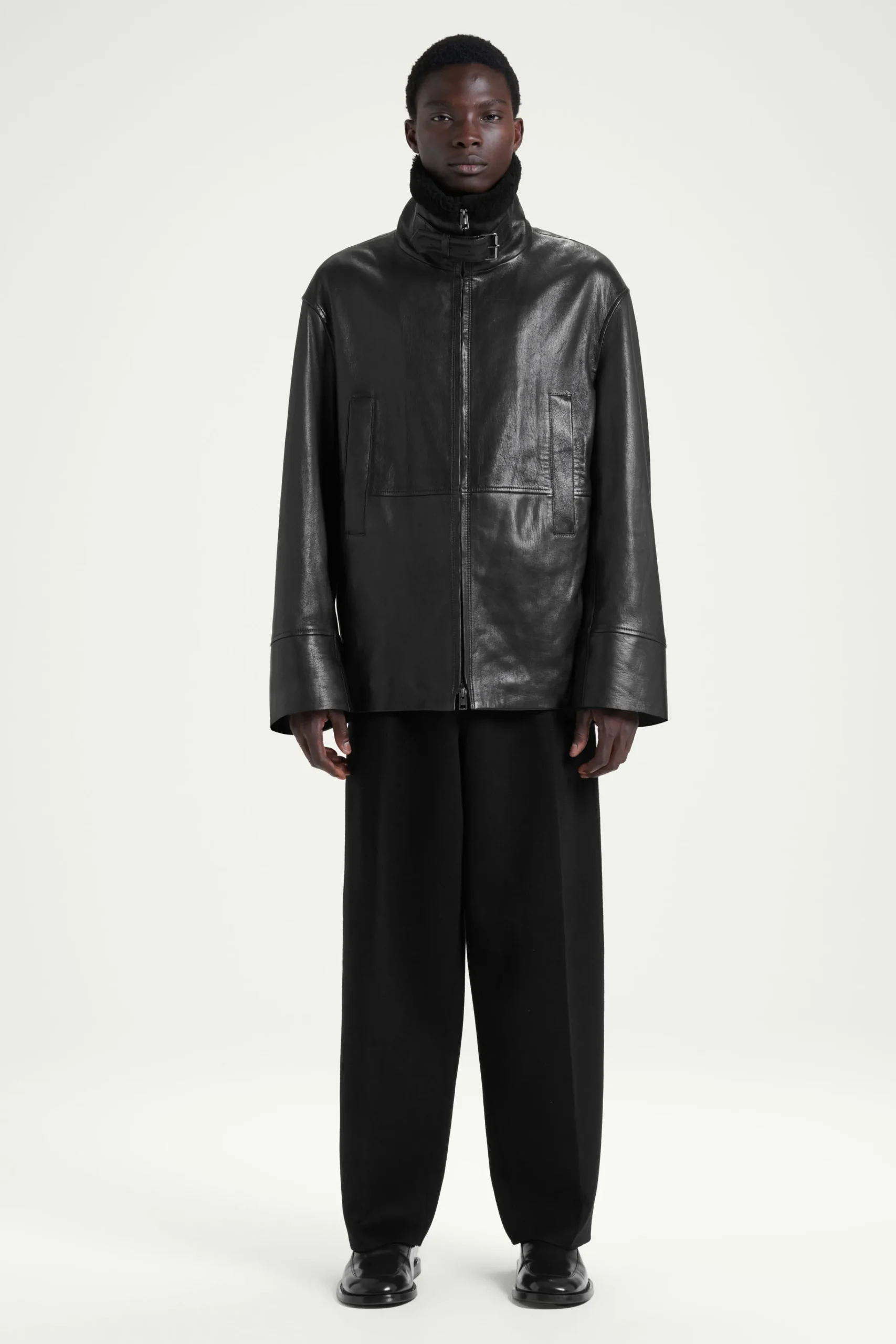 COS Jackor & Kappor*SKINNJACKA MED SHEARLINGDETALJER
