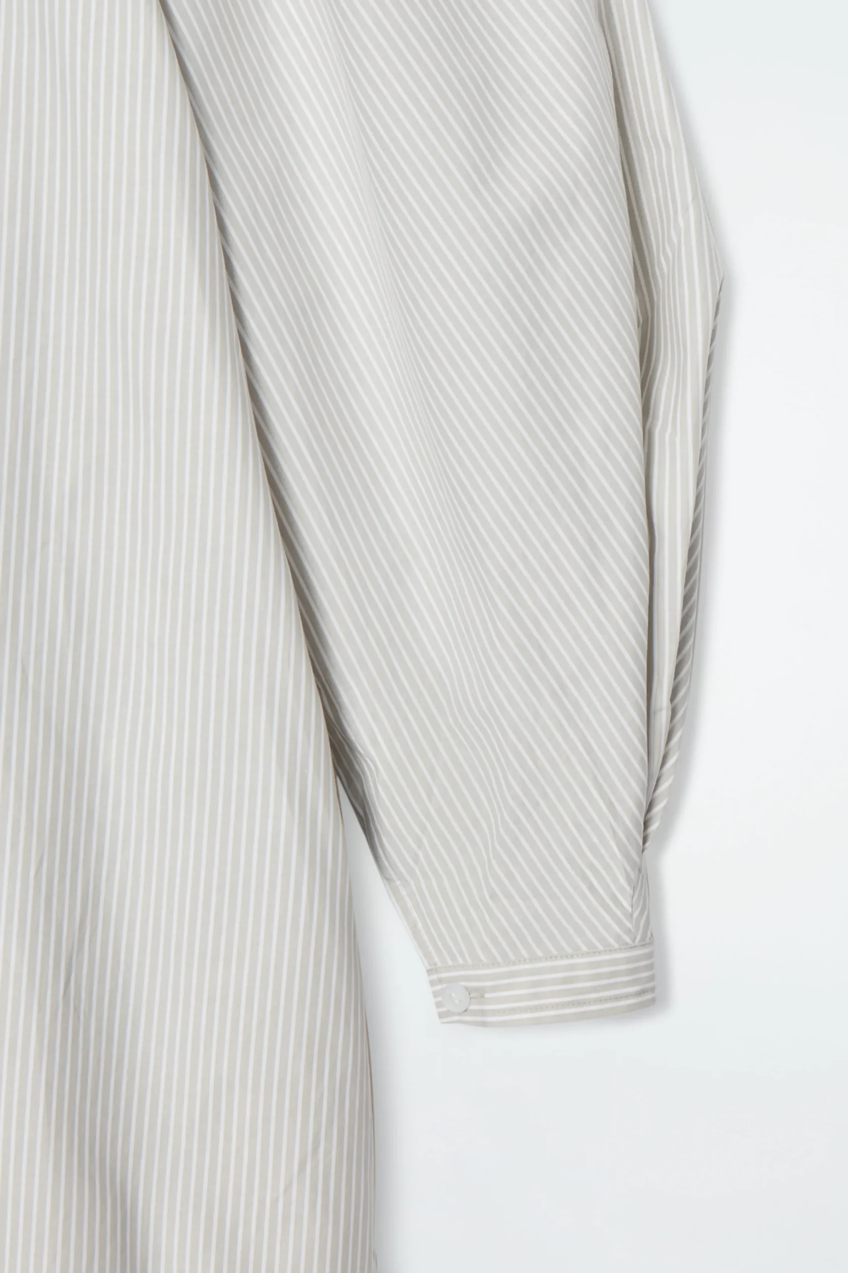 COS Klänningar & Jumpsuits*SKJORTKLÄNNING I MIDIMODELL MED MURARKRAGE