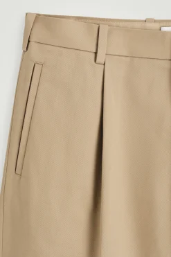 COS Shorts | Byxor*SKRÄDDADE CHINOSHORTS I BOMULL