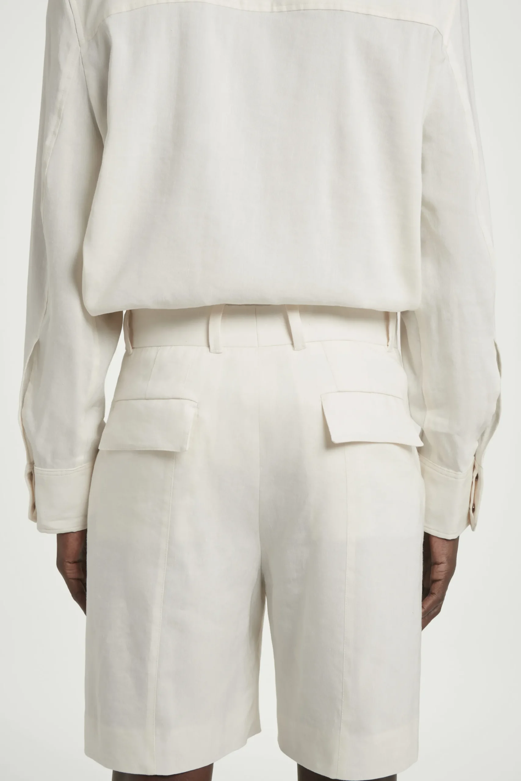 COS Matchande Set | Shorts*SKRÄDDADE SHORTS I LINNEBLANDNING