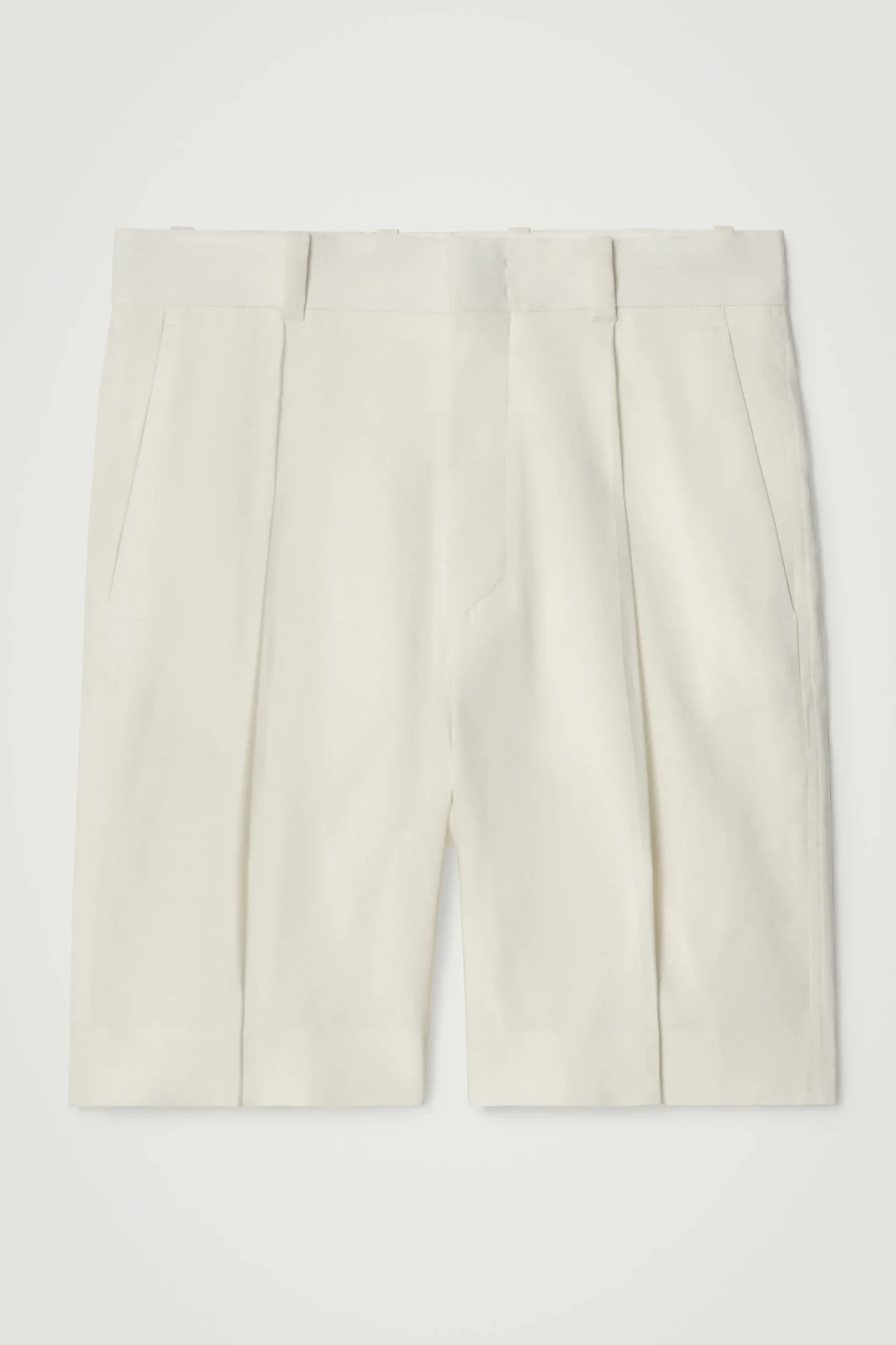 COS Matchande Set | Shorts*SKRÄDDADE SHORTS I LINNEBLANDNING