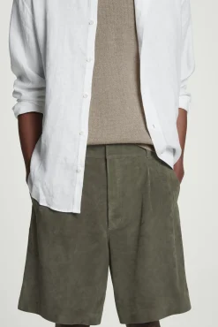COS Shorts | Byxor*SKRÄDDADE SHORTS I MOCKA