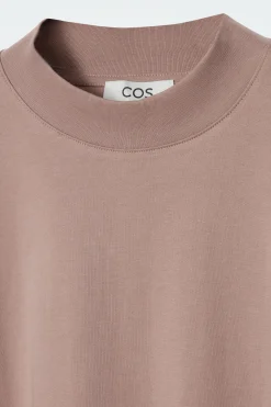 COS T-shirts | Toppar*STRUKTURERAD T-SHIRT MED HALVPOLO