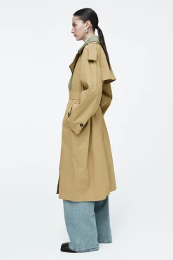COS Jackor & Kappor*TRENCHCOAT MED FLERA LAGER OCH DUBBELKNÄPPNING