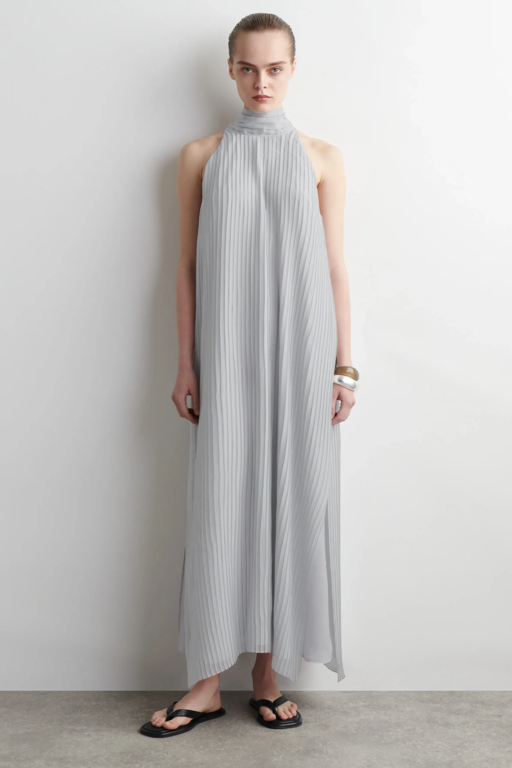 COS Nyheter | Klänningar & Jumpsuits*VECKAD MAXIKLÄNNING MED HALTERNECK
