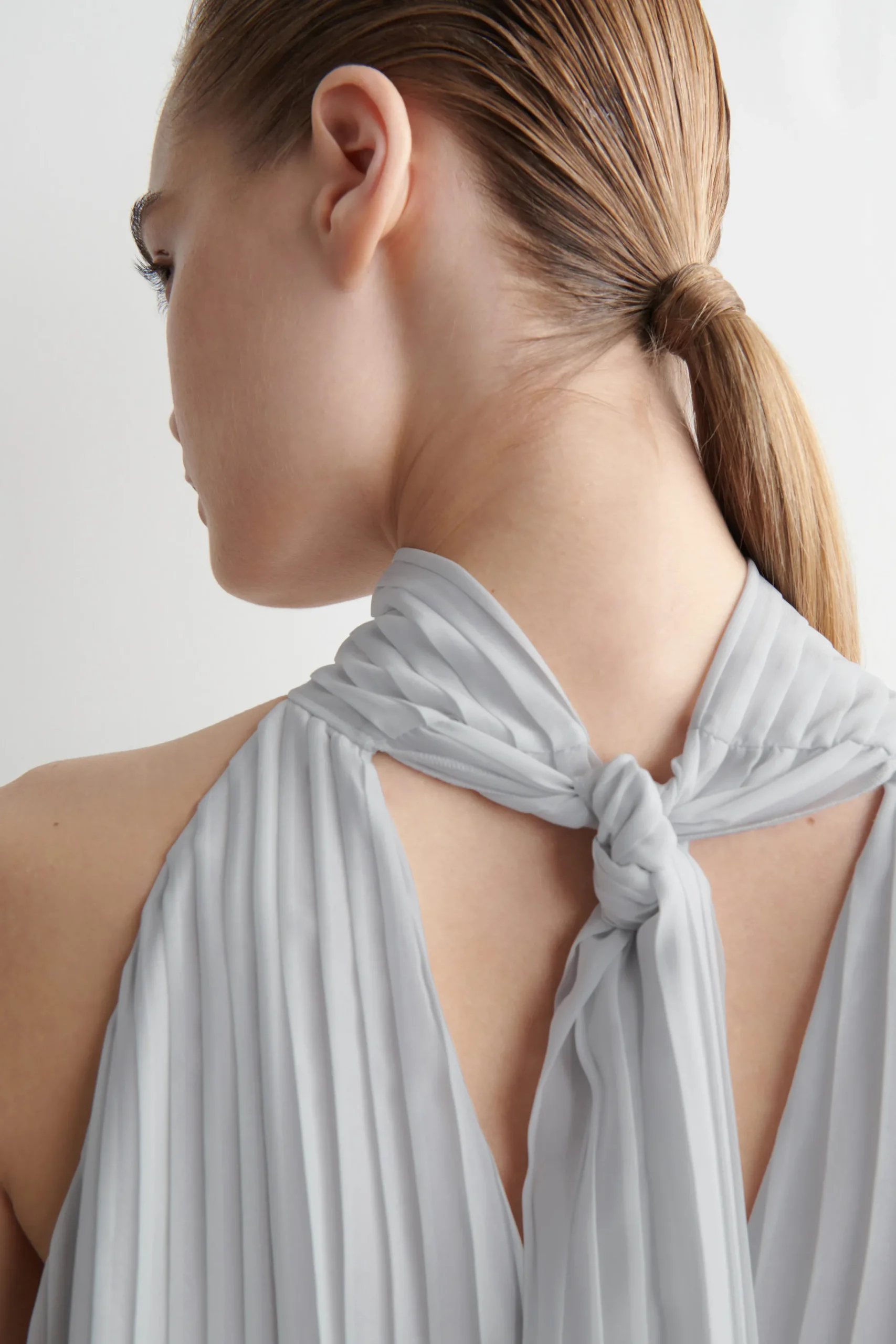 COS Nyheter | Klänningar & Jumpsuits*VECKAD MAXIKLÄNNING MED HALTERNECK