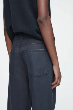 COS Jeans | Byxor*VOLUME SPRAYFÄRGADE JEANS MED VIDA BEN