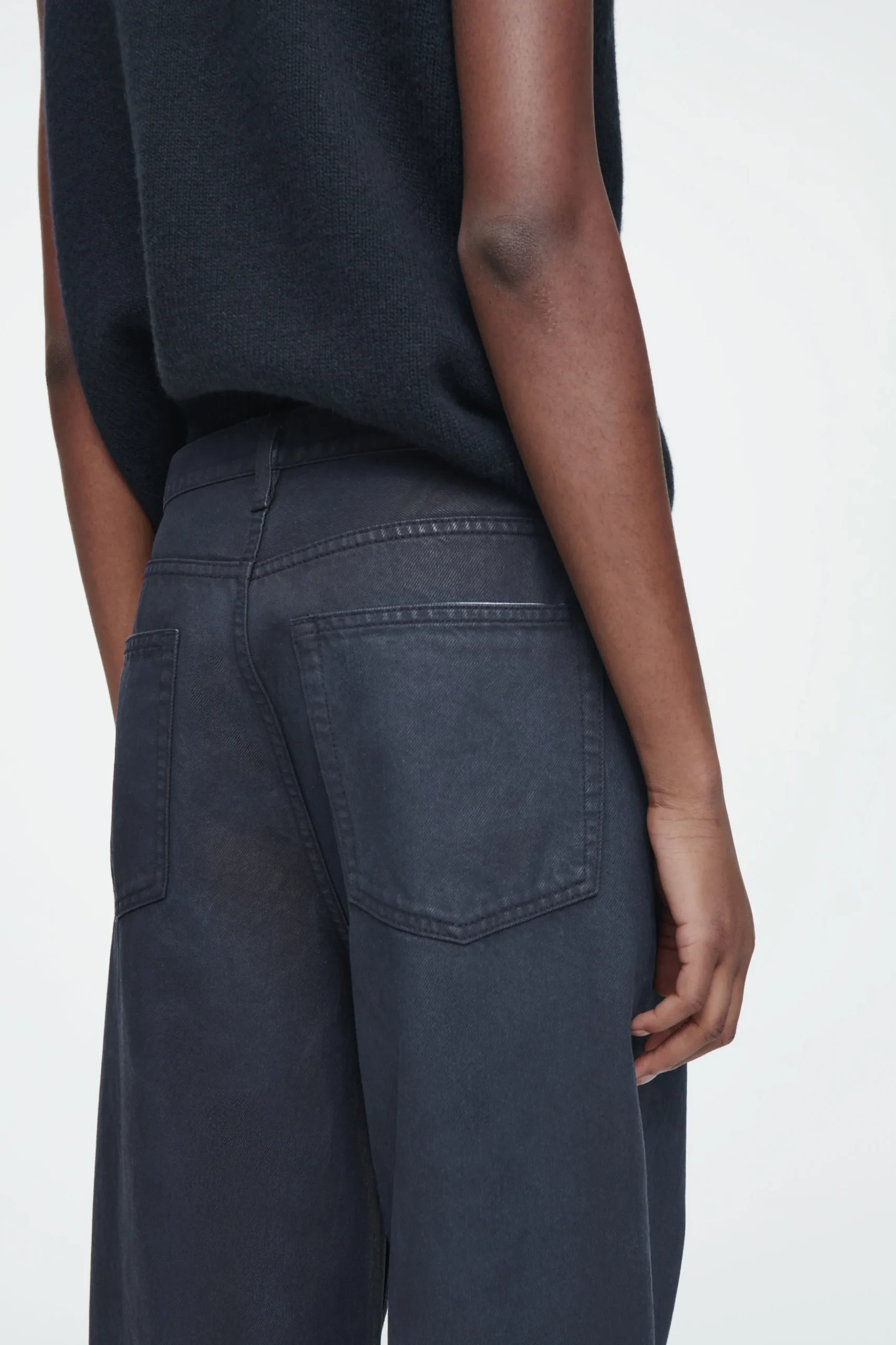 COS Jeans | Byxor*VOLUME SPRAYFÄRGADE JEANS MED VIDA BEN