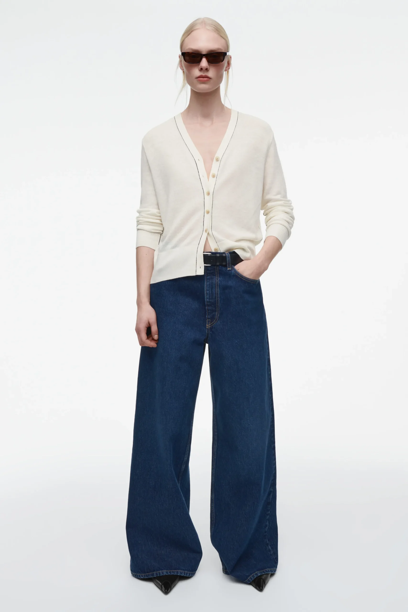 COS Stickat*V-RINGAD CARDIGAN I MERINOULL OCH LINNE